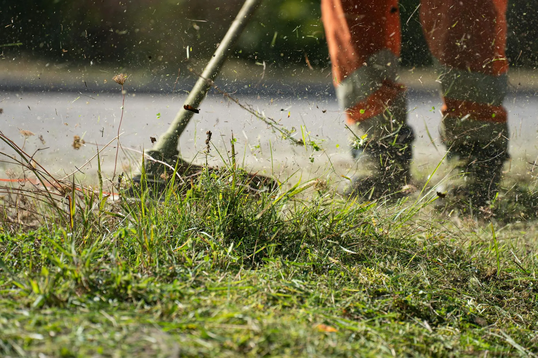 Cordless battery-powered garden tools